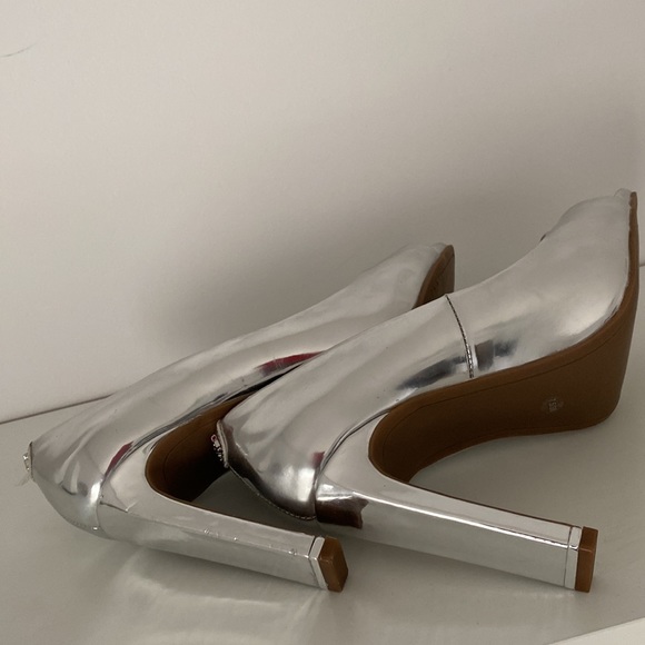 DKNY silver open toe silver heels-BNIB - Picture 4 of 10